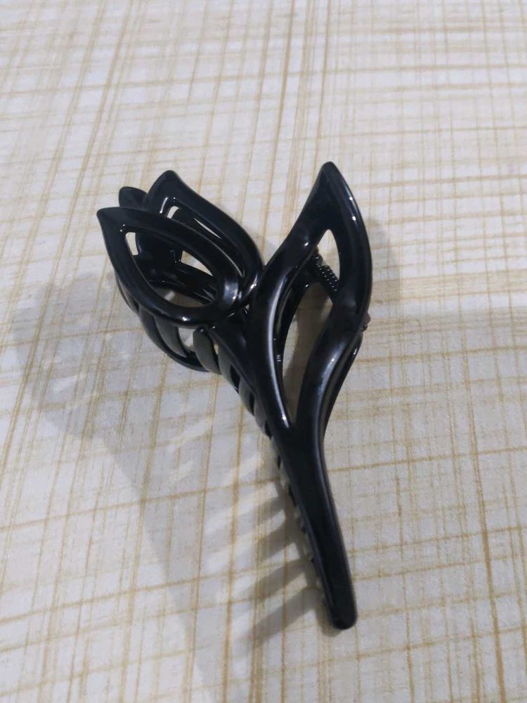 Black Hair Claw Clip