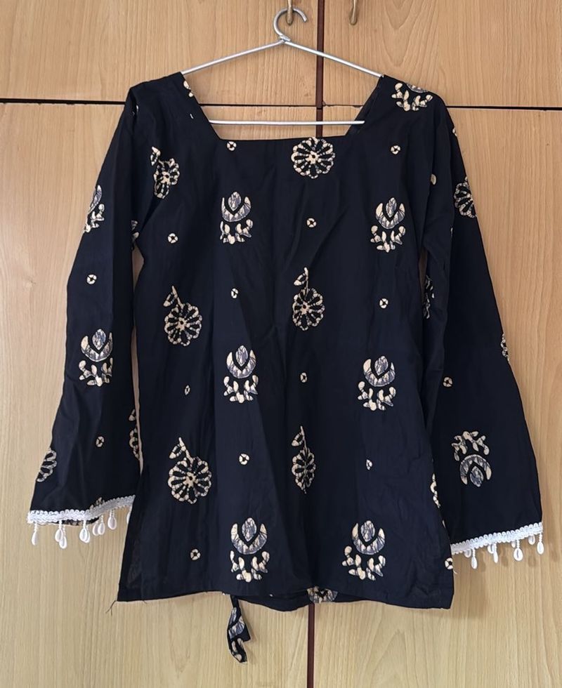 Black &amp; Gold Embroidered Kurti