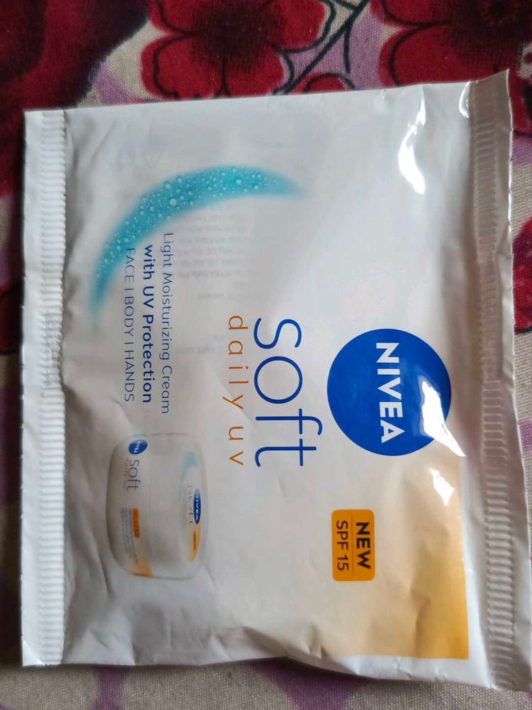 Nivea Soft Daily UV Moisturizing Cream SPF 15