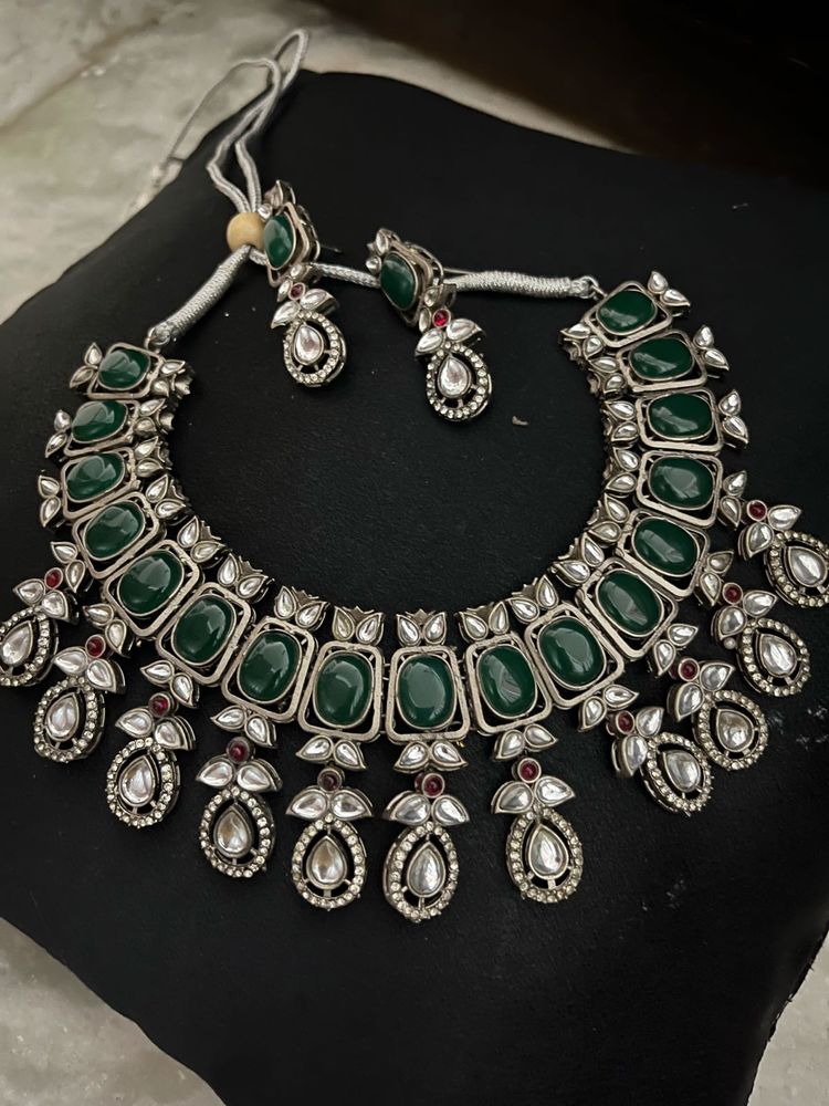 Oxidised Emerald Neck piece