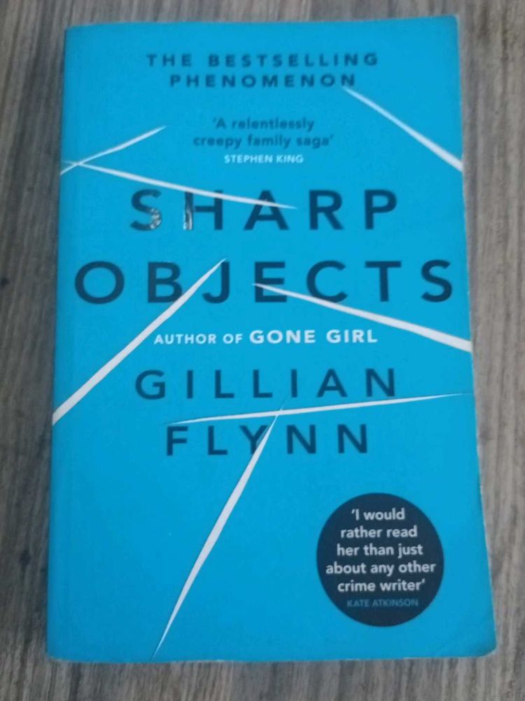 Sharp Objects by Gillian Flynn