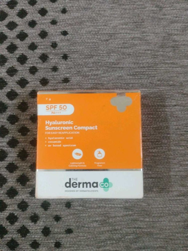 The Derma Co Hyaluronic Sunscreen Cmpact