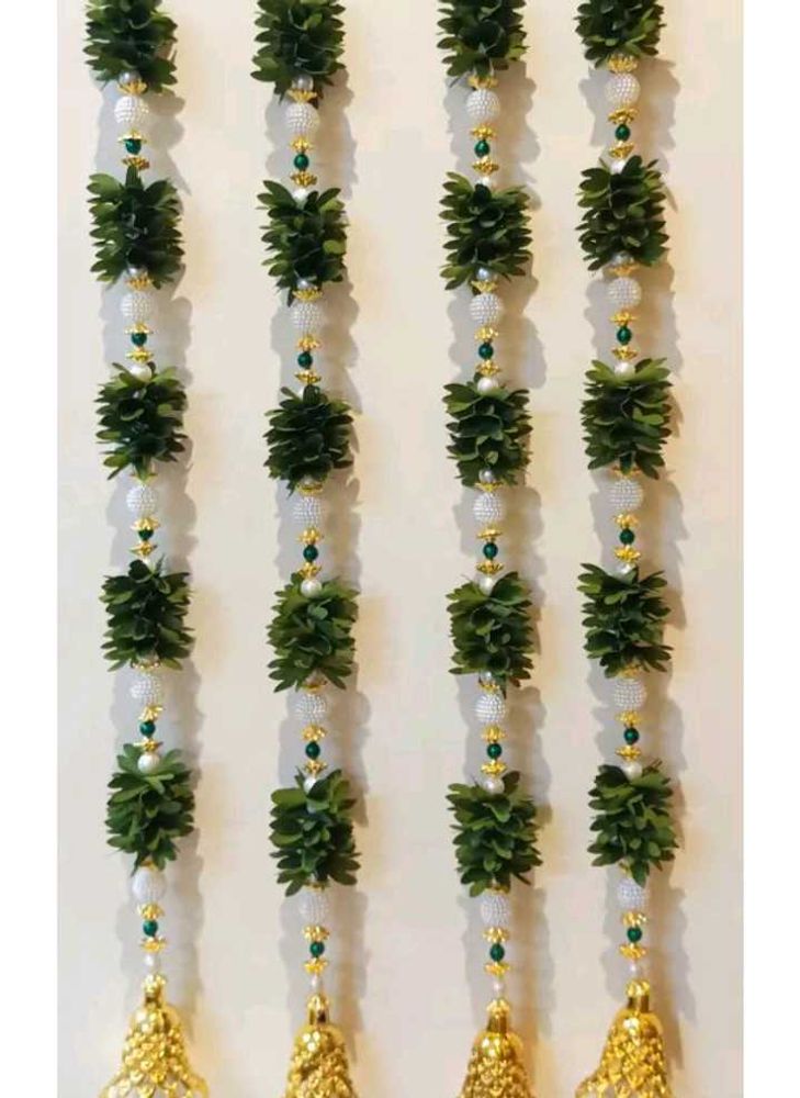 Gajra Hanging