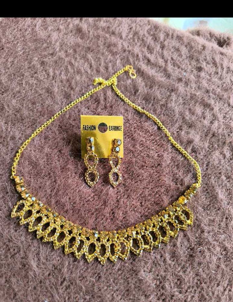 Necklace &amp; Earring Set
