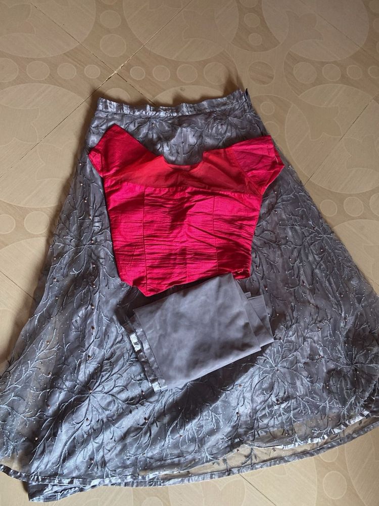 skirt and top model