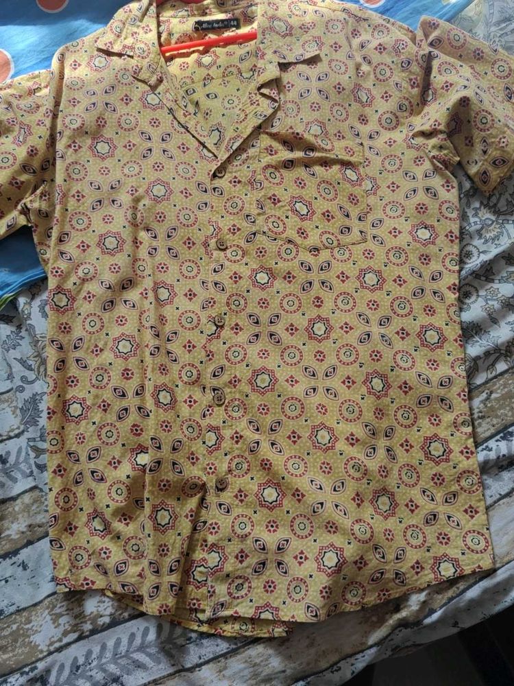 Patterned Men&#39;s Shirt