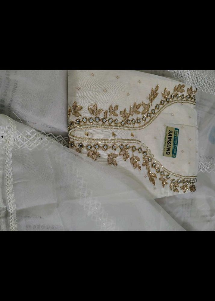 Elegant Embroidered unstiched suit with net dupatt