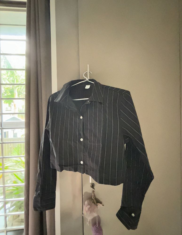 H&amp;M Crop Shirt