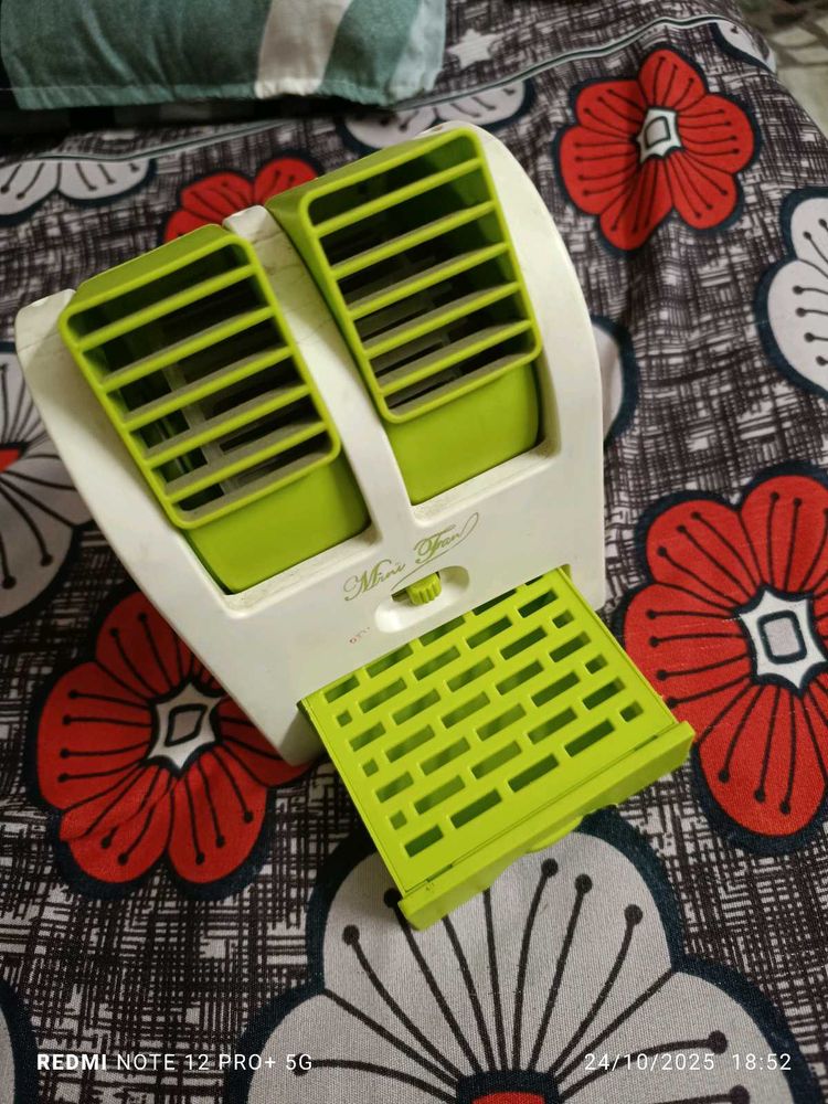 Mini Air Fan cooler with ice chamber