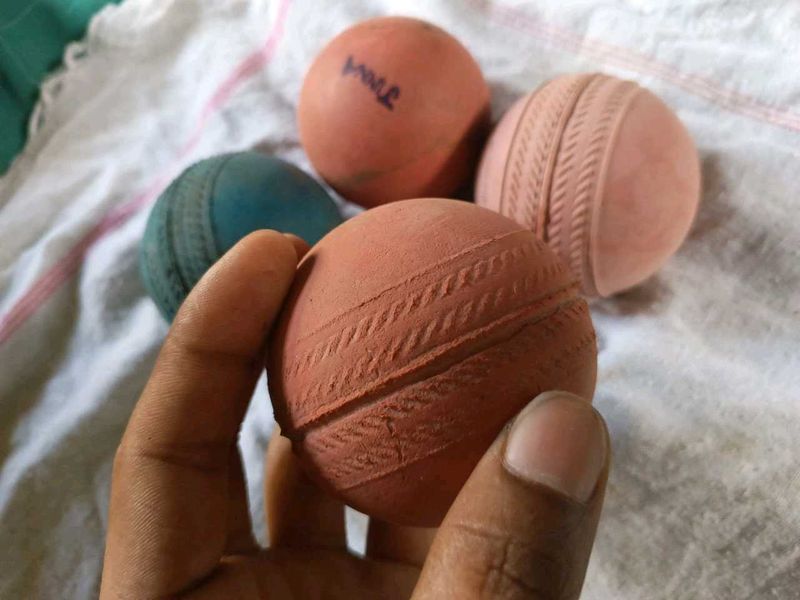 Cricket Ball 4 Bals