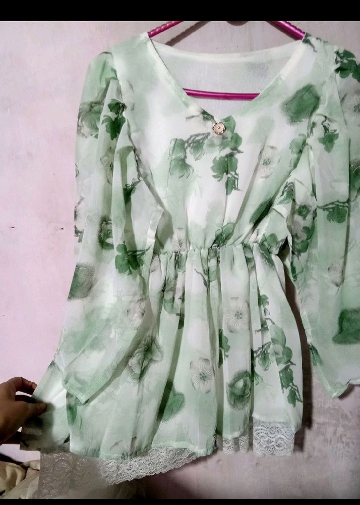 Girls Top 🥰
