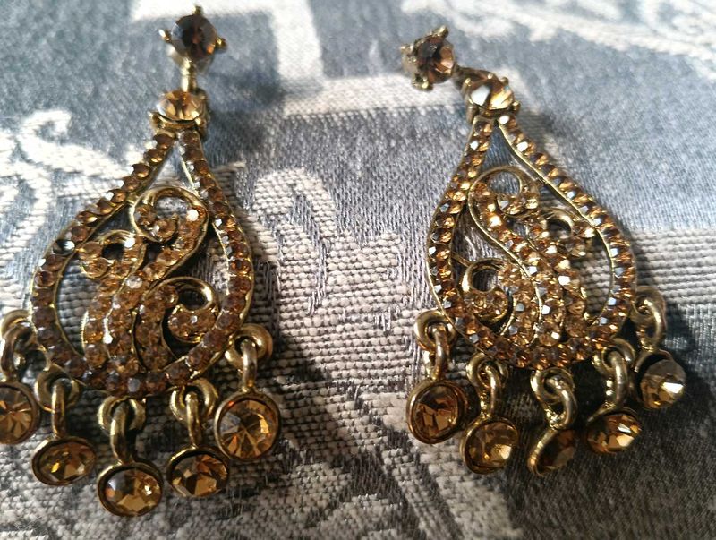 Dangling Rhinestone Earrings