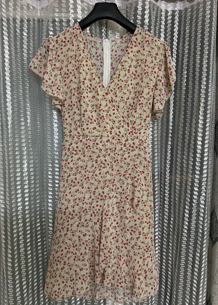 V-Neck Short Sleeve Floral Light Weight Dress