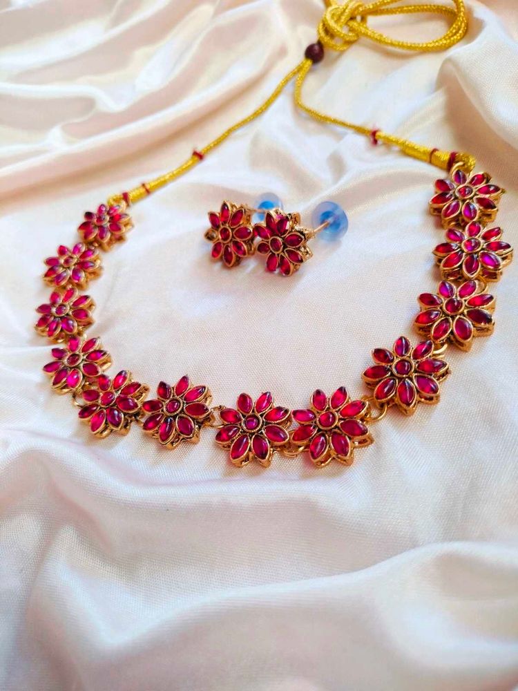 Floral Necklace &amp; Earring Set