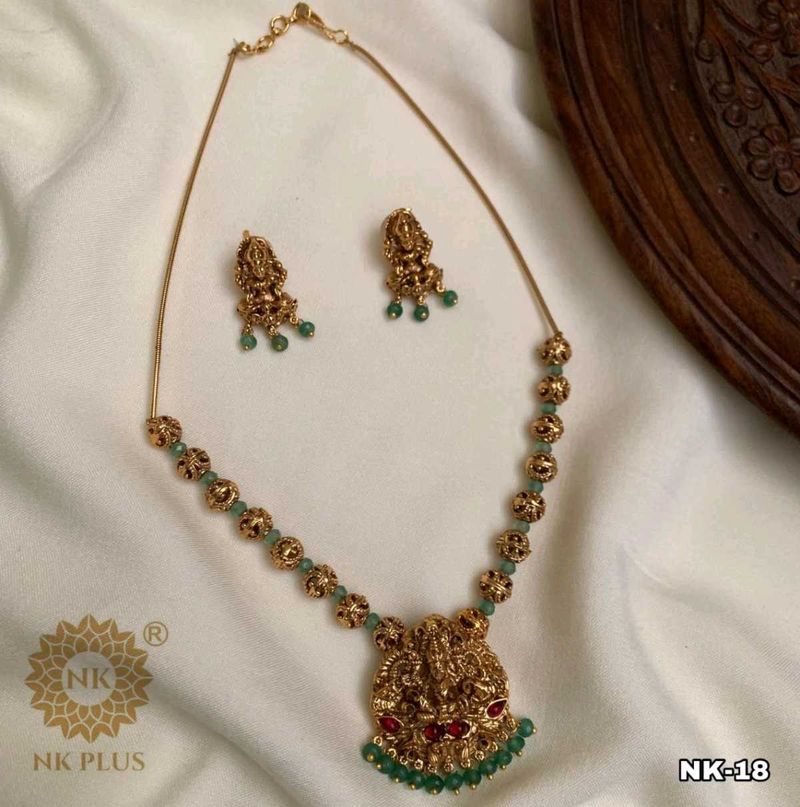 NK Plus Necklace Set