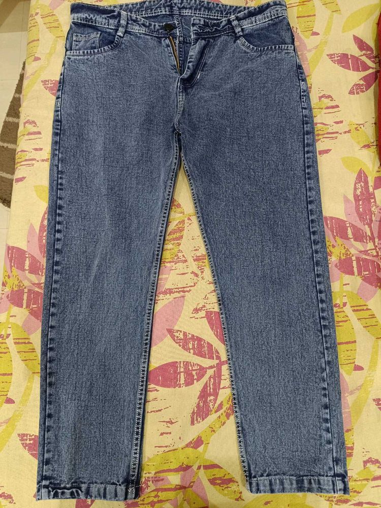 Brand new Jeans STRAIGHT FIT, Only Used Once!!