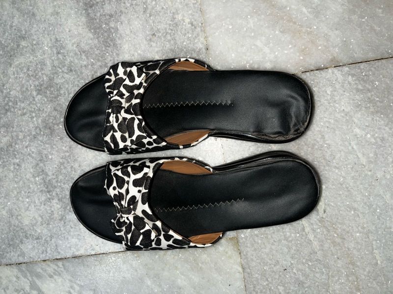 Chic Animal Print Slides