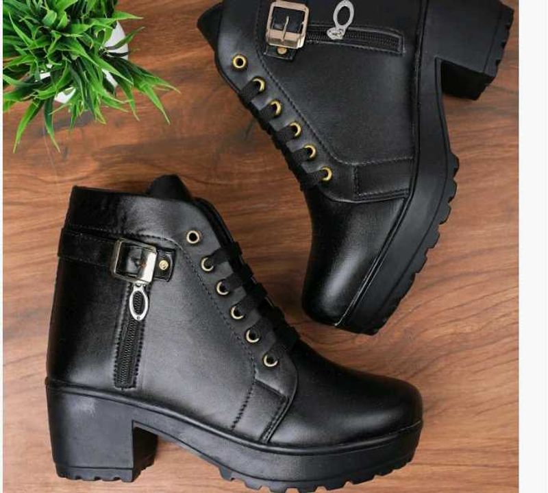 BOOTS 👠 FOR WOMEN ......