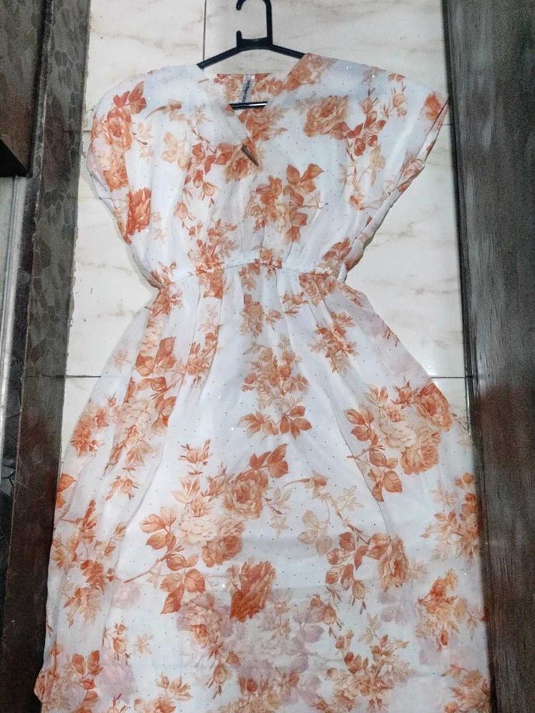 It&#39;s a frock orange White Colour