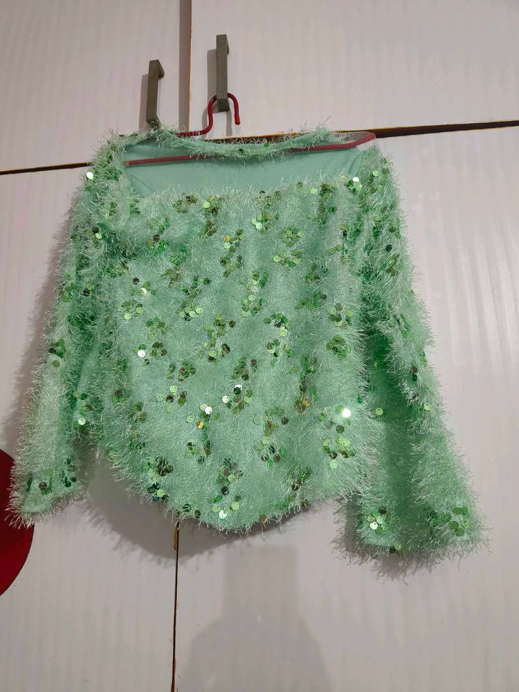 sparkly green fur Top girls