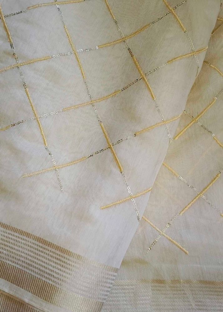 BUTTER YELLOW CLASSY SAREE + FREE EARINGS