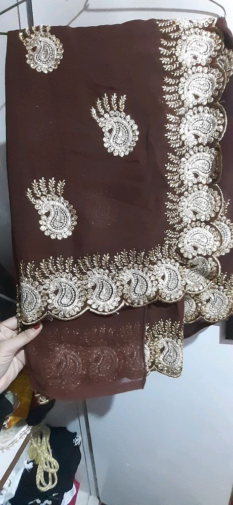New unused saree I have stich blouse but kabhi pehna nhi na saree pehni fall piko lagakar sale karni he