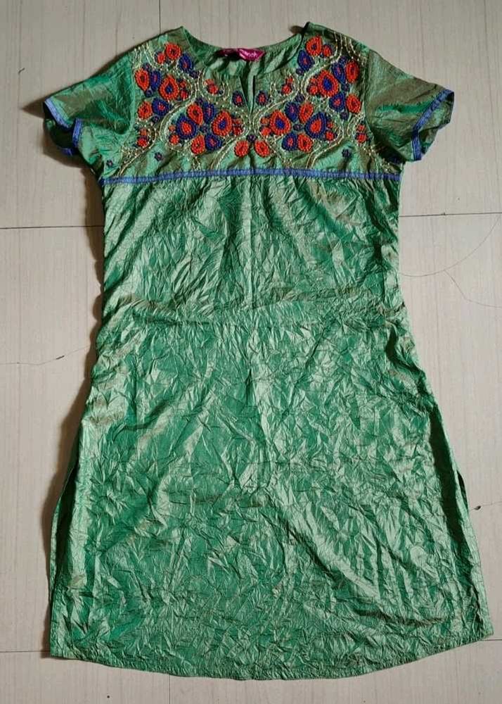 Kurta Kardana Work On Chest