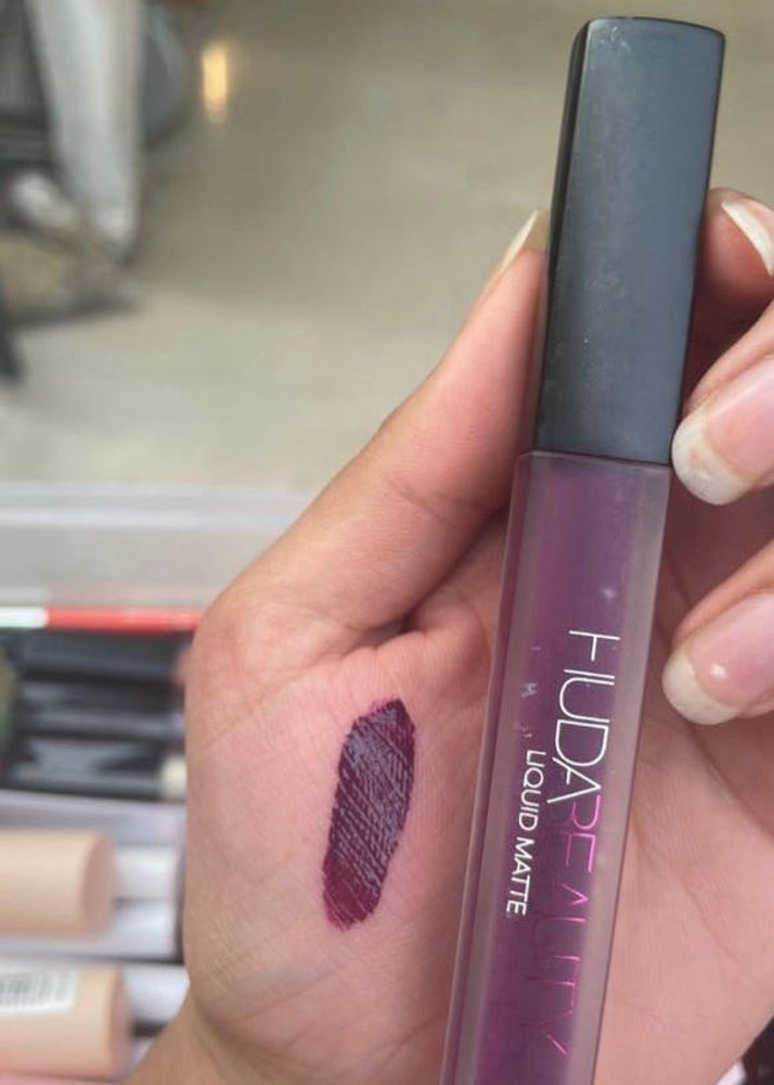 Huda Beauty Liquid Matte Lipstick Without Box