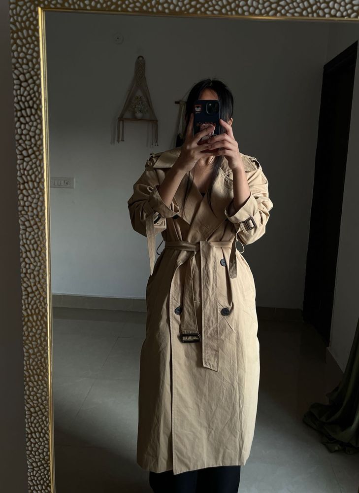 CLASSIC BEIGE TRENCH COAT