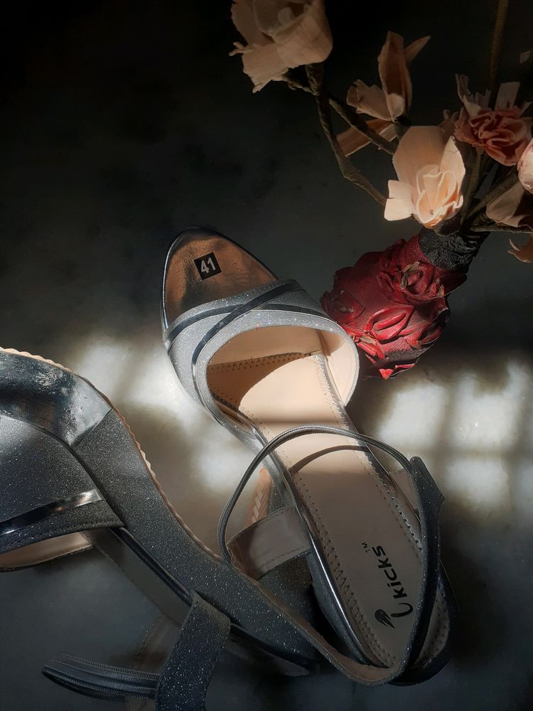 Shimmery Silver Heels ~modern cindrella~❄