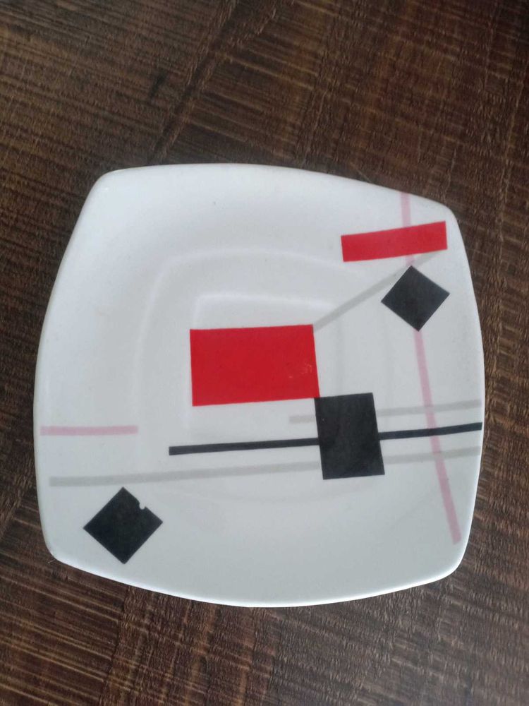 fine bone china plates.(available for two day)