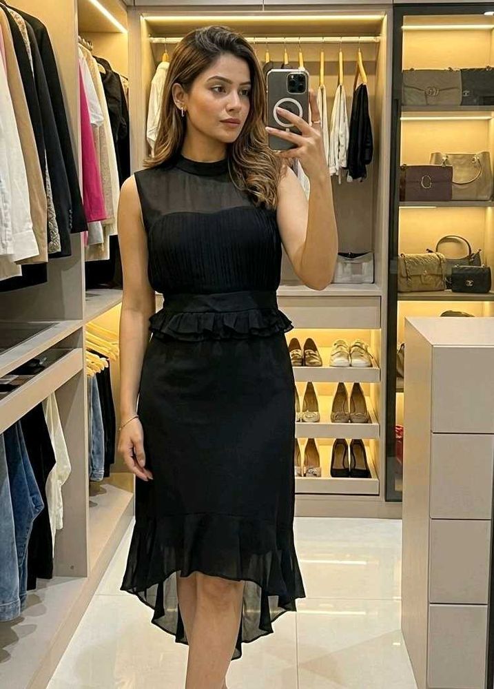 Elegant Black Sleeveless Dress