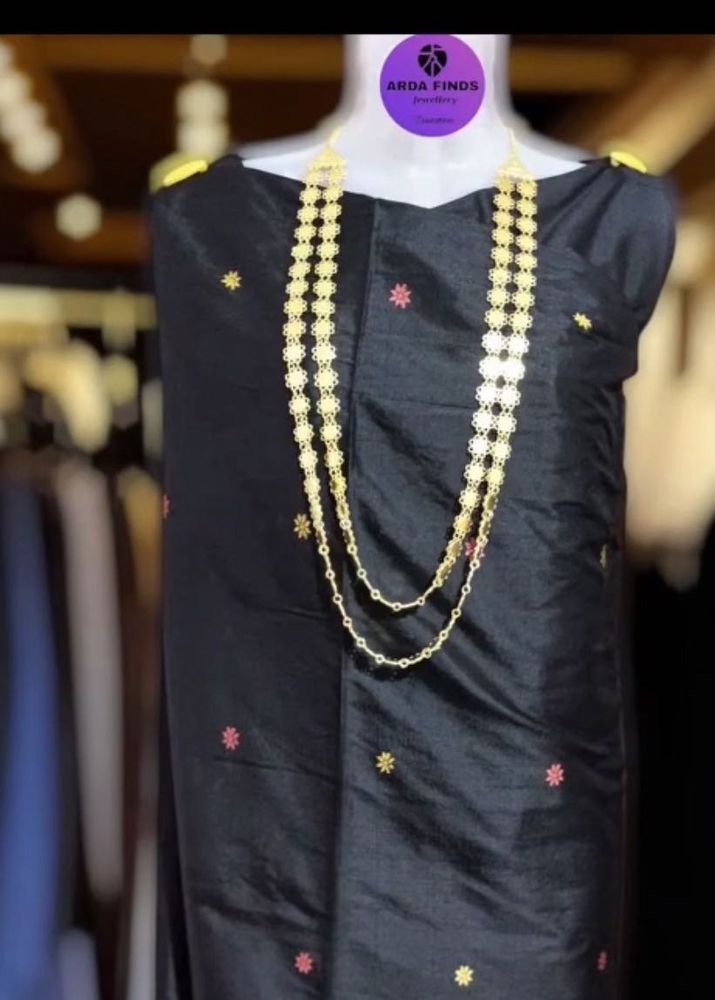 Elegant golden chain