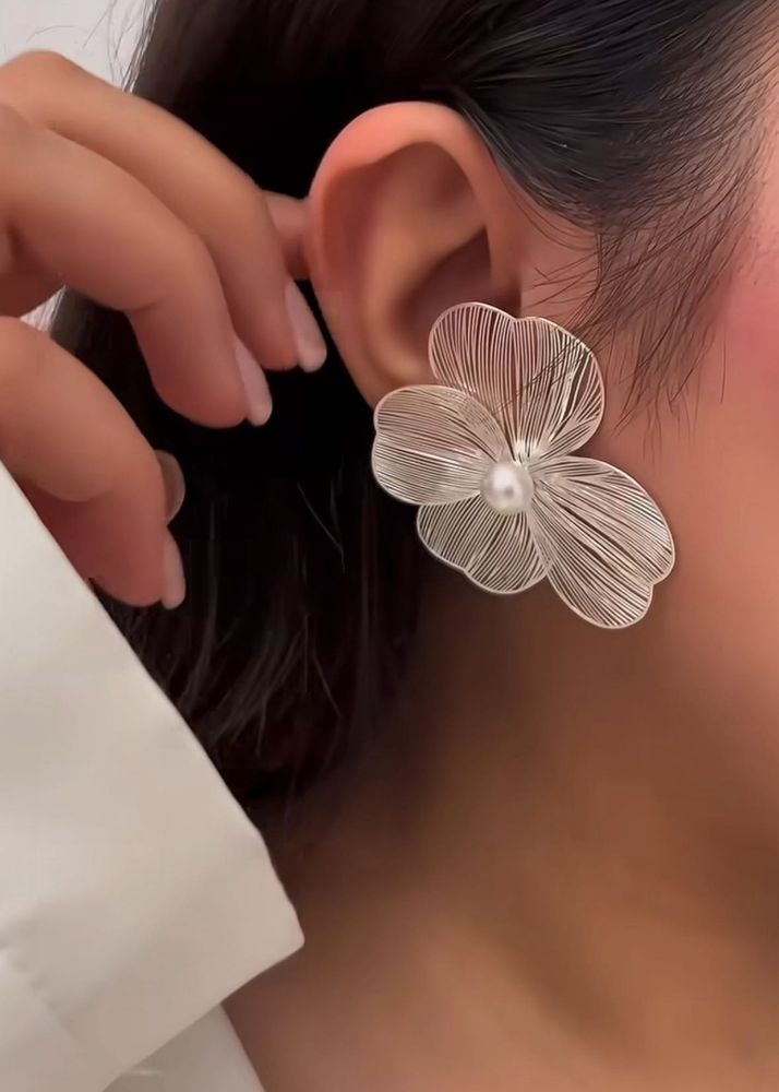 Silver Floral Pearl Earrings