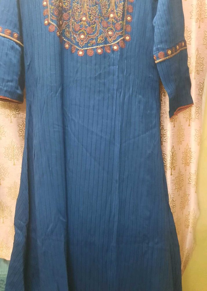 Elegant Blue Embroidered Kurta
