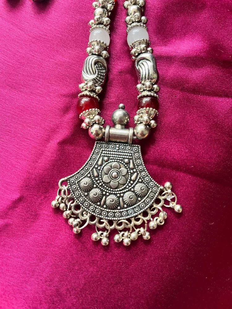 Elegant Silver Oxide Necklace