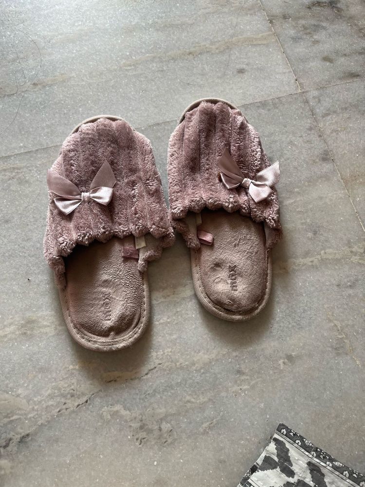 Max brand Glitter Plush Slippers