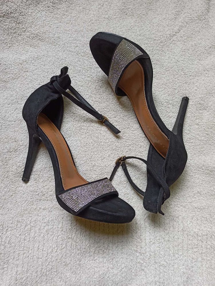 Black Model-Pencil Heel