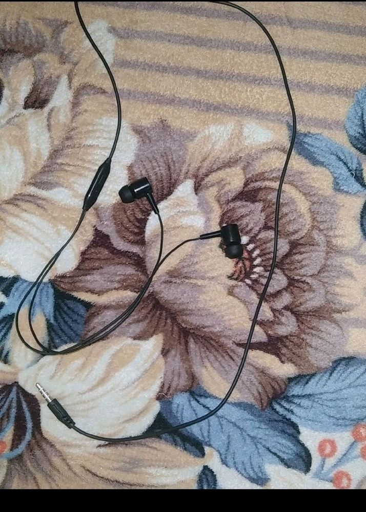 Price Drop Urgent Sale Brand New Earphones