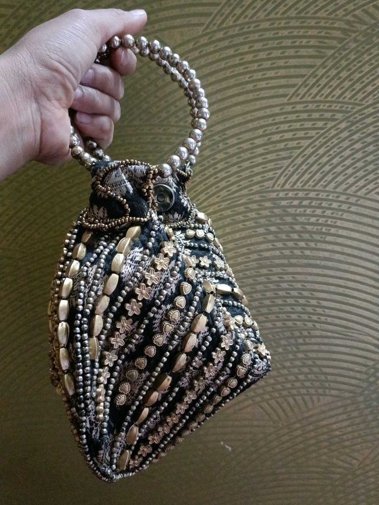 Black Potli Beg