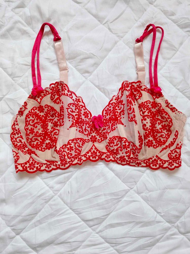 VICTORIA&#39;S SECRET DAMN SEXY BRA