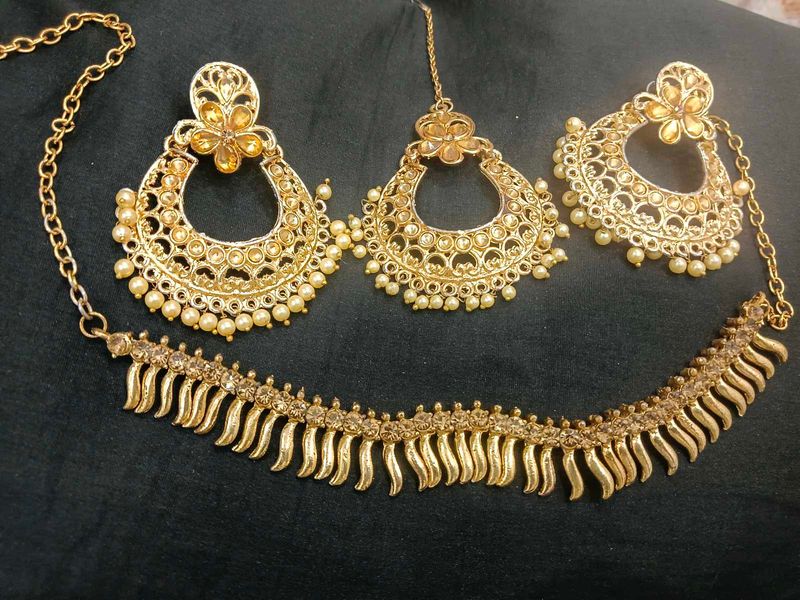 Golden Jewelry Set