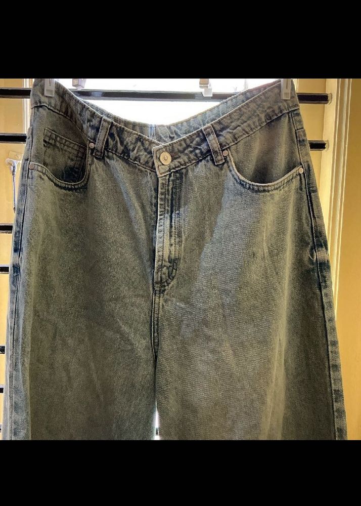 BRAND NEW  High-Waisted Jeans