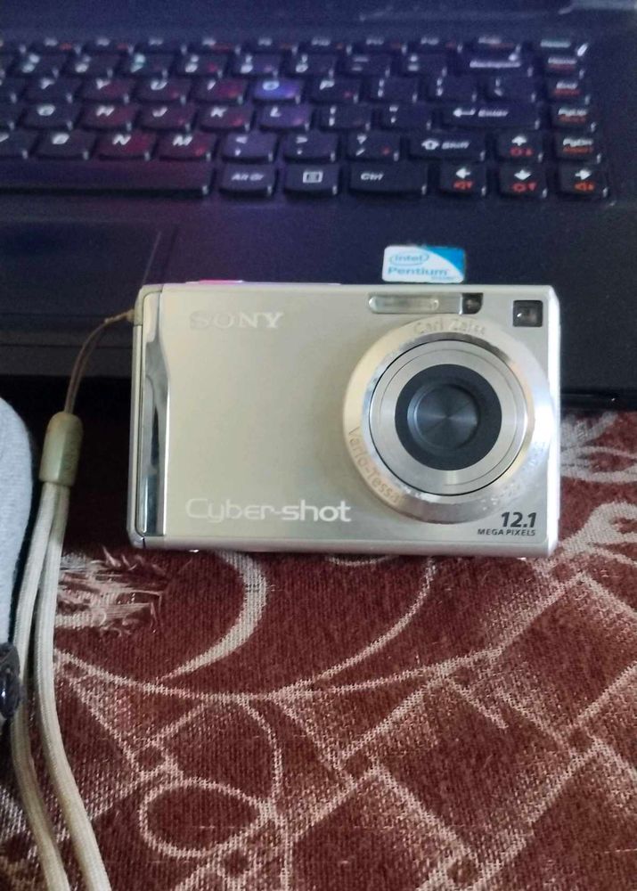 Sony Cybershot - Vintage Digital Camera