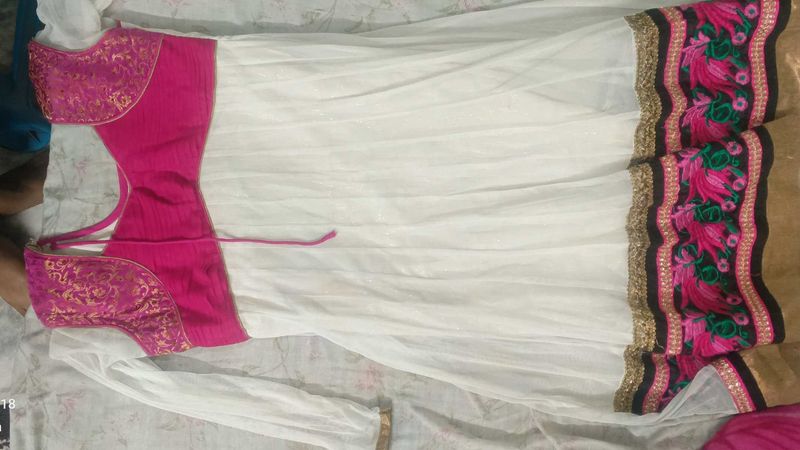 Elegant White Embroidered Kurta