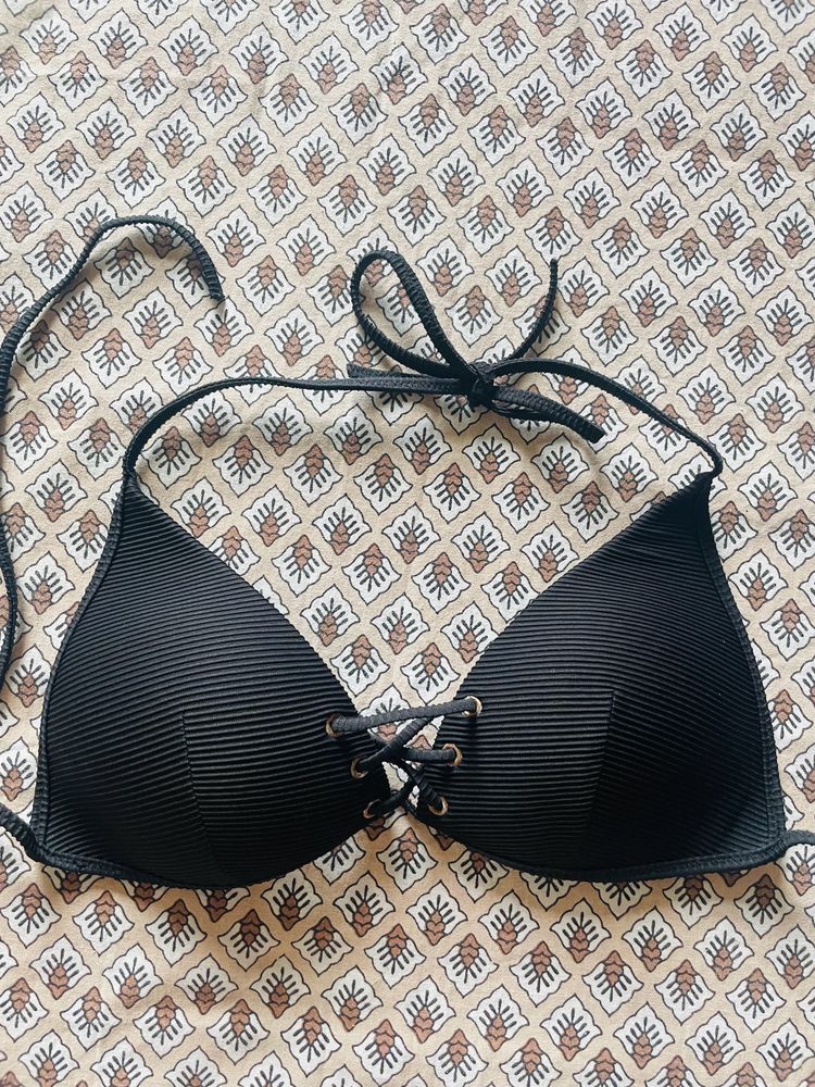 Free size pretty black bralette