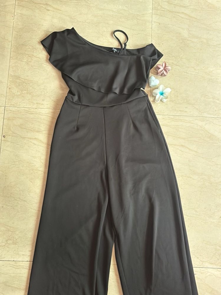 Chic Black One-Shoulder Jumpsuit