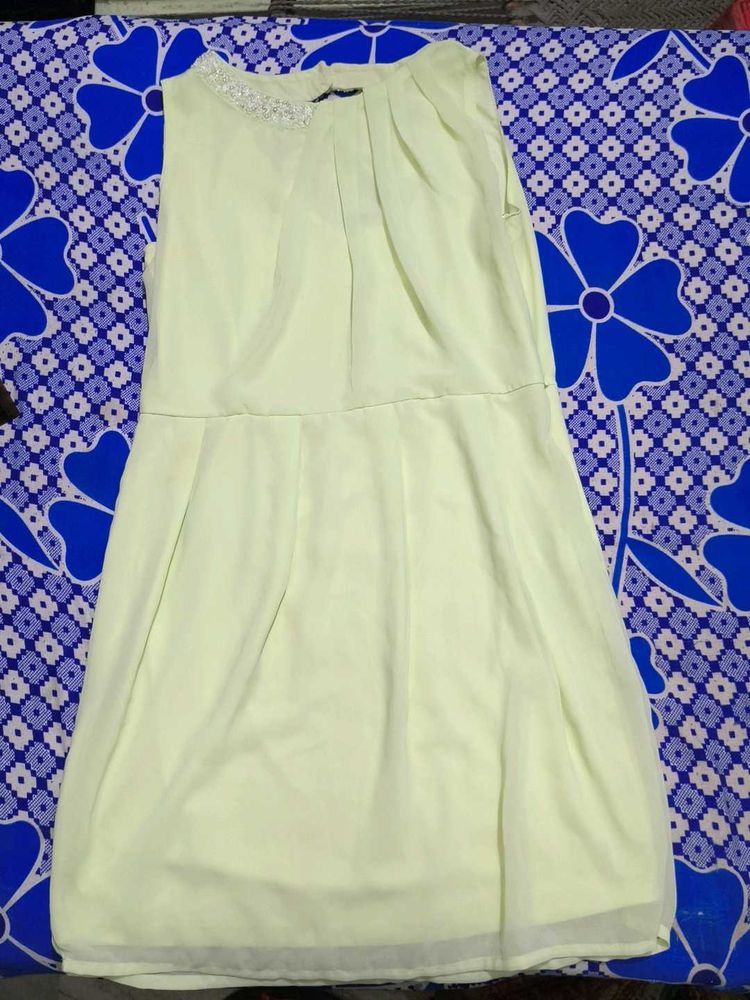 Light Green Sleeveless Dress