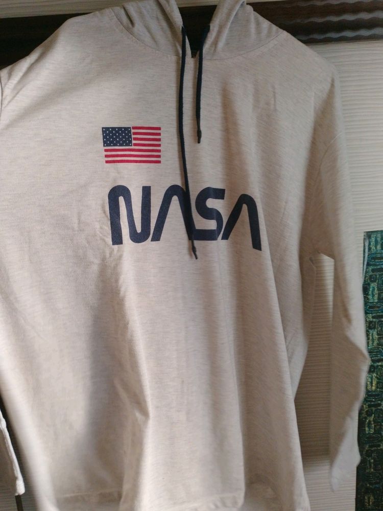 Trendy Men&#39;s Hooded T-shirt