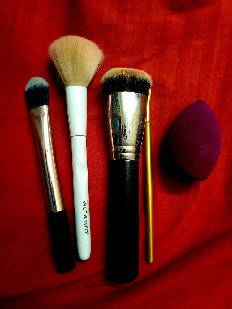 Pac Make Up Brushes And Beauty Blender Branded
